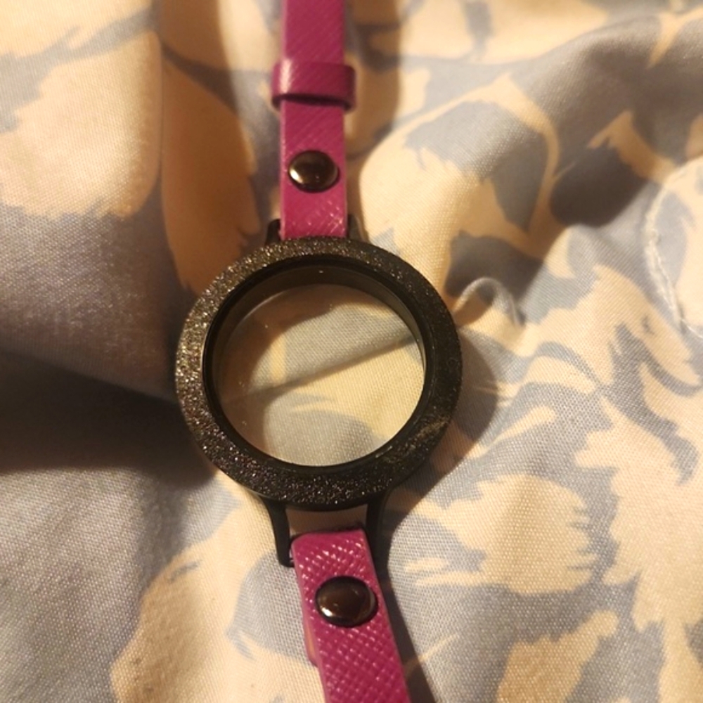 NEW Origami Owl Wrap Around Bracelete And Black Crystals And Hearts